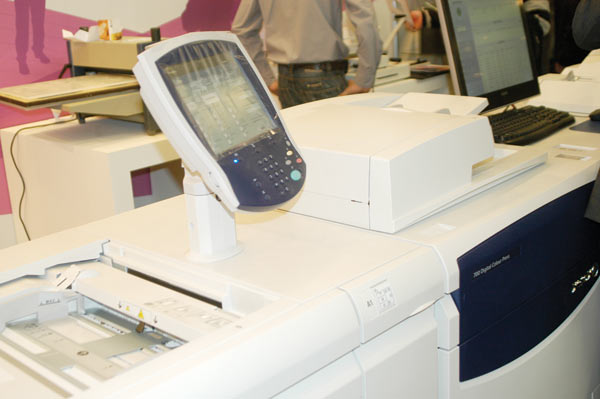 Для печати фотокниг подходит цветная цифровая печатная машина Xerox 700PRO, выдающая изображения фотографического качества