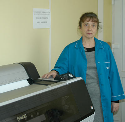 Марина Антонова — системный инженер на участке цветопробы. В таблицах стандарта