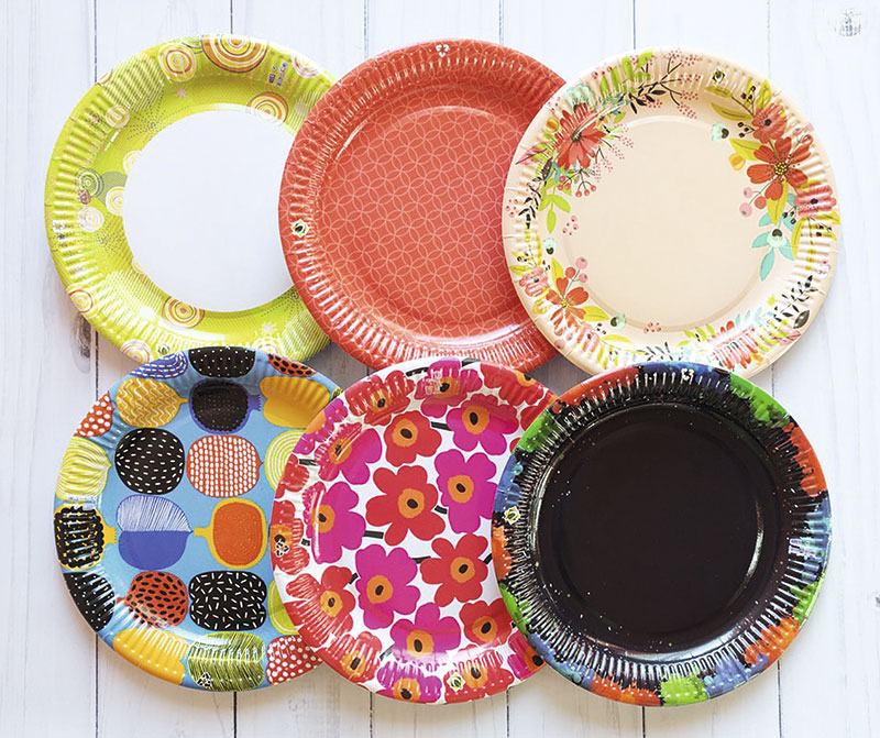 Одно из важных преимуществ одноразовой посуды из бумаги и картона — простота декорирования и брендирования
