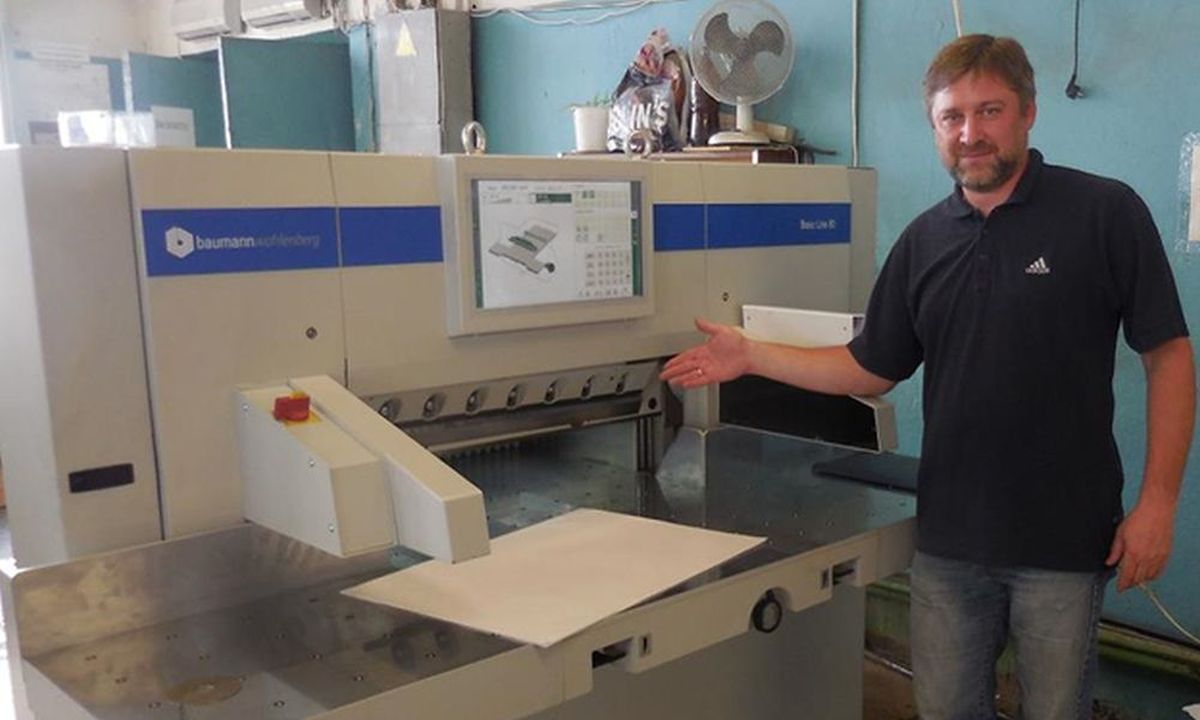 Специалисты компании «ЗИКО» установили бумагорезальную машину Wohlenberg 80 в типографии «Поликарт». Данная машина была приобретена в рамках запланированного обновления парка оборудования.