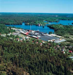 Фабрика Arctic Paper Hafrestroms AB расположена в очень живописном месте 