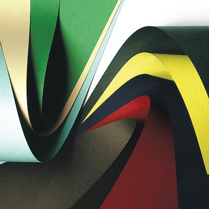 В коллекции «Сирио Колор» производства компании Fedrigoni Group есть бумага насыщенного зеленого цвета