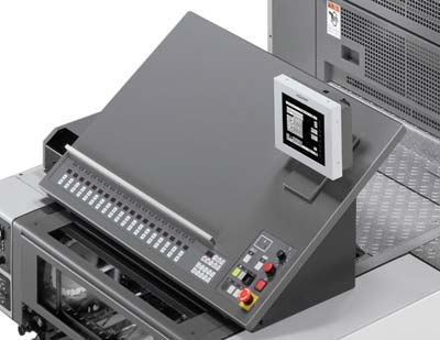 Пульт управления полностью интегрирован с печатной машиной