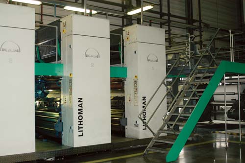 Рулонная машина Lithoman — это 48-страничная журнальная печатная машина от компании manroland. Ее возможности впечатляют: cкорость производства — 45-50 тыс. экземпляров по 48 страниц формата А4 в час. Длина рубки — 578 мм