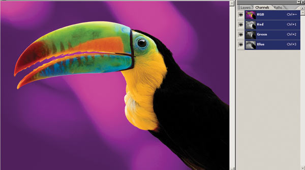 Рис. 3. Стандартное представление цвета в системе RGB (а), многокрасочное цветоделение в Photoshop c использованием восьми- (б)