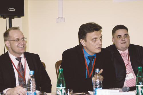 Слева направо: Штефан Райхарт — директор по продажам HIFLEX GmbH,