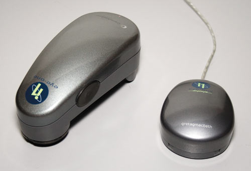 Рис. 3. Спектрофотометр i1 Pro (слева)
и колориметр i1 Design 2 производства X-Rite