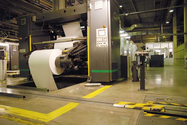 За работой рулонной печатной машины Rotoman 65 следят круглосуточно и даже дистанционно