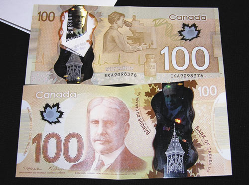 Рис. 10. Стодолларовая банкнота Канады. На изображении хорошо видно прозрачное окно, голограмму справа от портрета