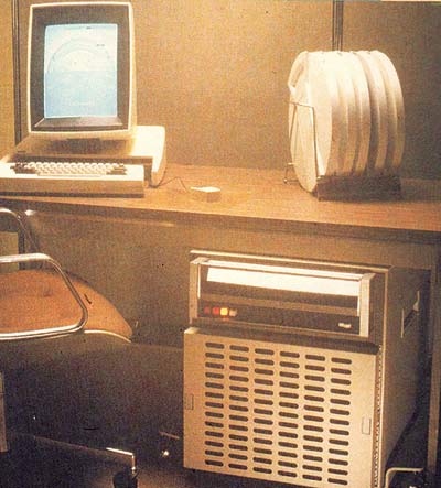 Рис. 5. Персональный компьютер Xerox ALTO (а) и первая в мире компьютерная мышь (б) были созданы в Xerox PARC 