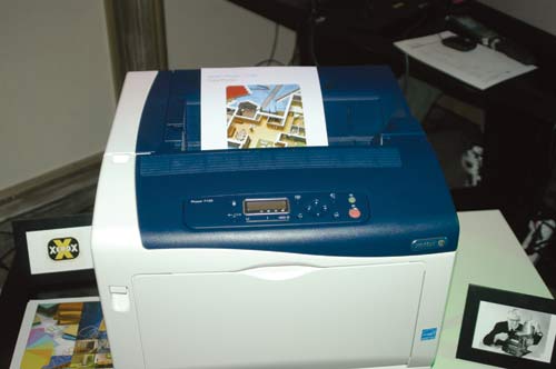Рис. 7. Phaser 7100 — первый принтер в линейке Xerox для начального сегмента цветных принтеров формата А3. Разрешение цветной печати — 1200Ѕ1200 dpi. Скорость печати моно/цвет — 30/30 стр./мин. Стоимость страницы цветного отпечатка — примерно 4 руб., монохромного — 60 коп.