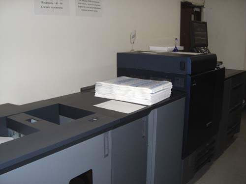 Часть парка цифрового печатного оборудования типографии «Буки Веди»  — машины bizhub PRESS C8000 и bizhub PRO 1200P
