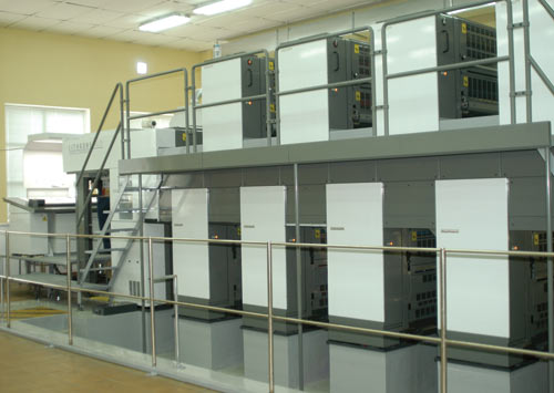 В ноябре 2011 года машина Lithrone 444 SP была доставлена на комбинат.  В настоящее время на ней отпечатано более 3 млн оттисков. Машина формата 820Ѕ1130 мм позволяет печатать за один прогон продукцию с красочностью 4+4 на скорости до 13 тыс. отт./ч. Она оснащена ИК-сушкой. Под Lithrone 444 SP заложен специальный фундамент, обеспечивающий удобство обслуживания нижних печатных секций