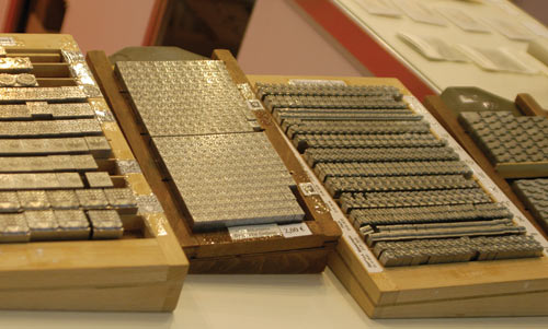 На память о выставке drupa 2012 на одном из стендов можно было приобрести отлитые из металла буквы, а то и весь ящик наборщика