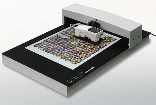 Стол для автоматического сканирования мишеней ColorScout формата А3 с установленным спектроденситометром