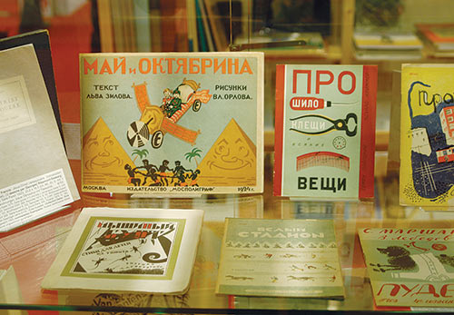 В одном из особо охраняемых павильонов были представлены зарубежные и российские антикварные книги
