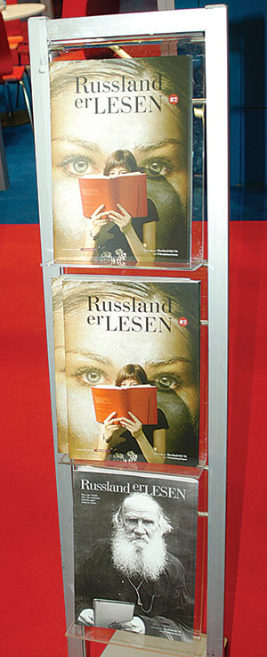 Раздаточные материалы российского стенда — буклеты на русском языке закончились в первый день работы выставки