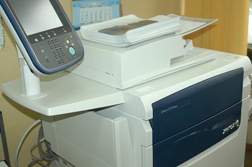 Одно из приобретений колледжа в 2013 году: цифровая машина Colour C75 Press (Xerox)