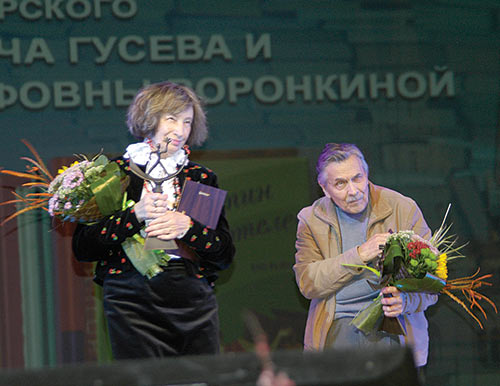 Награждаются переводчики с венгерского языка Татьяна Воронкина и Юрий Гусев