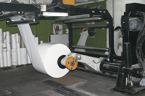Фрагмент флаторезки (производство — Тайвань). Производительность флаторезки порядка 8 тонн бумаги за смену
