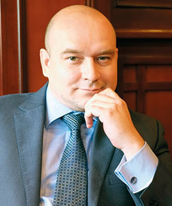 Денис Кадунов, директор 
