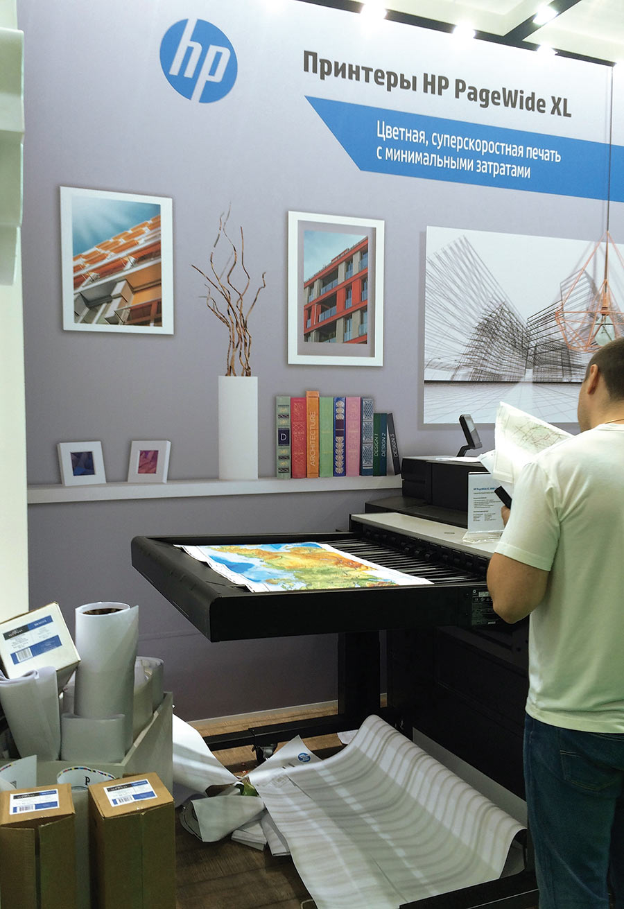 Рис. 6. На выставке Printech-2016 плоттер HP PageWide 8000 успешно печатал на бумагах бренда Albeо