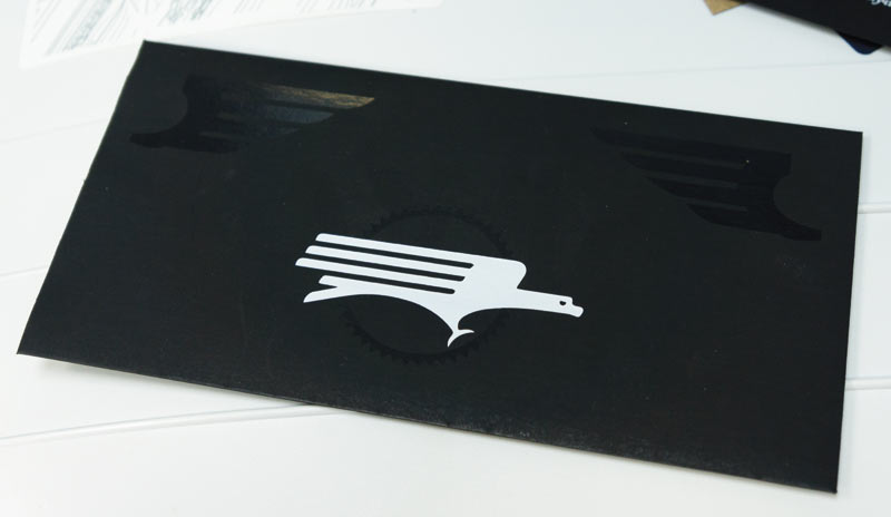 Образец конверта, отпечатанного на принтере OKI Pro9541 с использованием белого и прозрачного тонеров