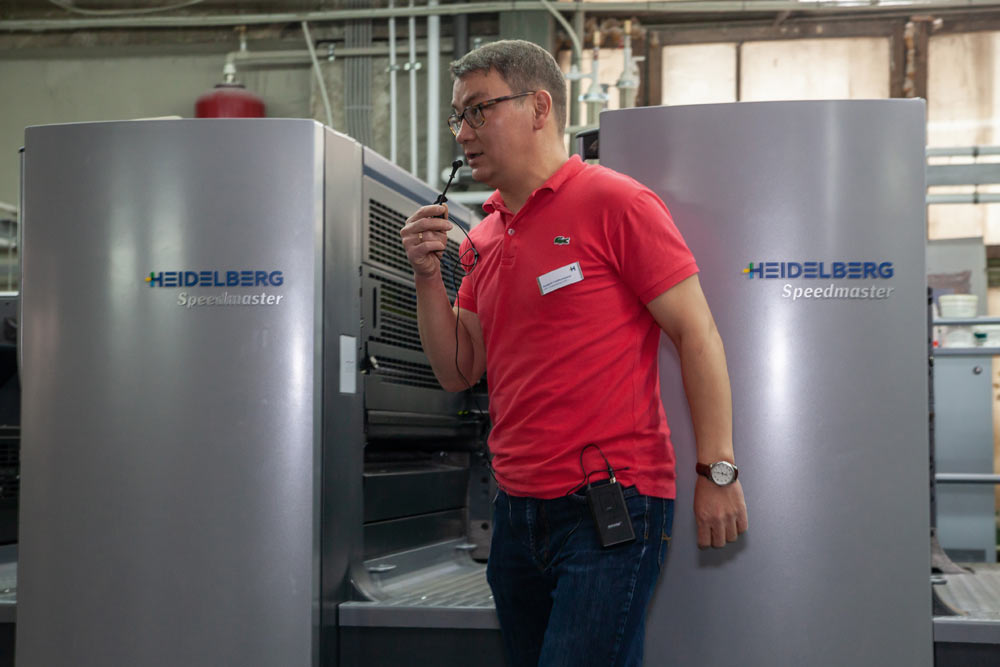 Андрей Слободчиков, руководитель отдела продукт-менеджмента 
и маркетинга «Гейдельберг-СНГ», провел презентацию возможностей новой печатной машины 