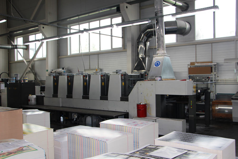 Пятикрасочная офсетная печатная машина Komori Lithrone 529 до сих пор работает в типографии