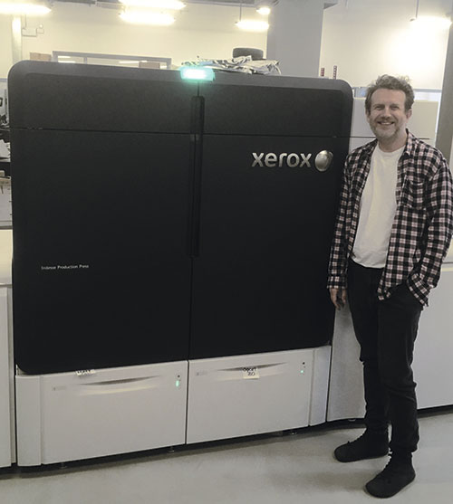 Геннадий Боев, технический директор типографии «Технологии рекламы», рад запуску ЦПМ Xerox Iridesse Production Press на производстве 