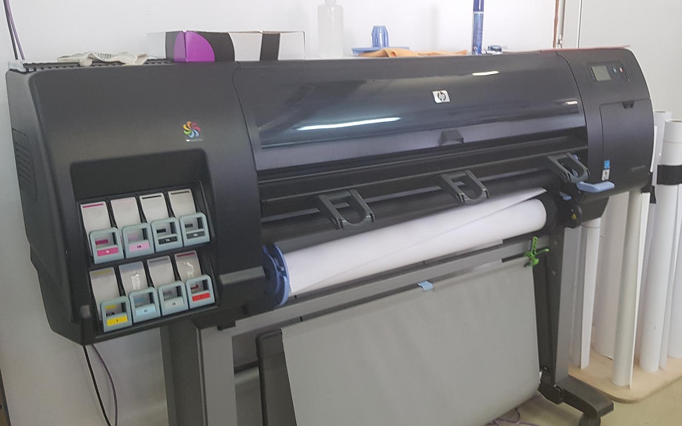 Помимо ЦПМ Kyocera Taskalfa 15000C в типографии имеется внушительный парк печатного оборудования