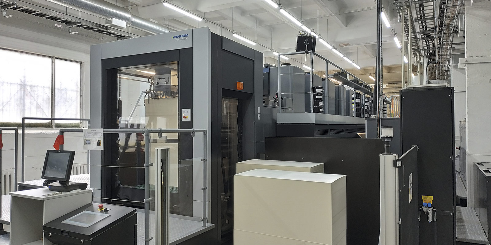 Листовая печатная машина Heidelberg Speedmaster XL 106-7+L в типографии «Индустрия цвета» (г.Санкт-Петербург)