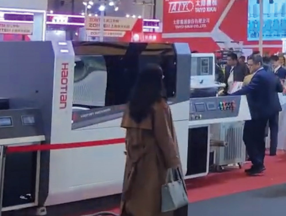 На стенде Guangzhou Haotian Machinery Manufacturing