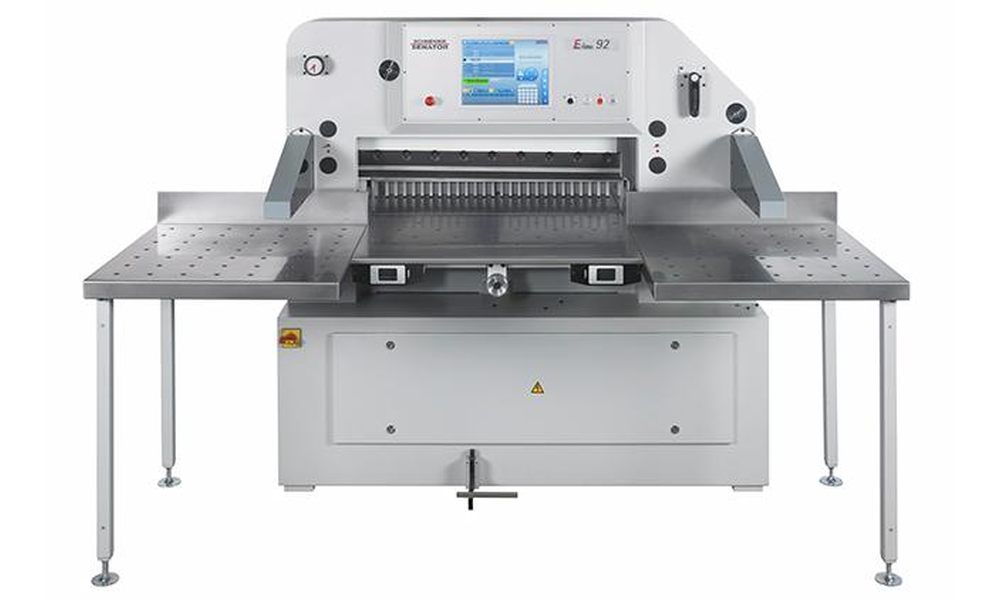 Новая бумагорезательная машина Schneider Senator в Санкт-Петербурге