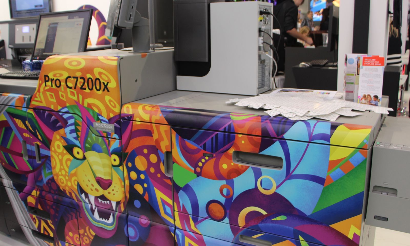 В типографии "ПОМИДОР" г. Санкт-Петербург с целью обновления парка печатной техники была установлена система промышленной цветной листовой печати Ricoh Pro С7200X