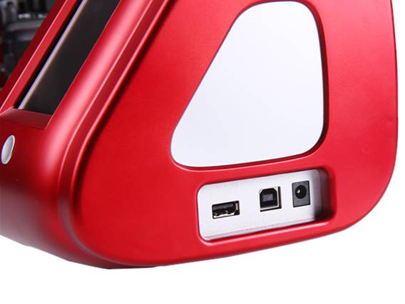 Порт USB Type A для подключения портативного USB флэш-накопителя (слева) и USB Type B для проводного соединения с ПК на корпусе плоттера MasterCutter серии C 