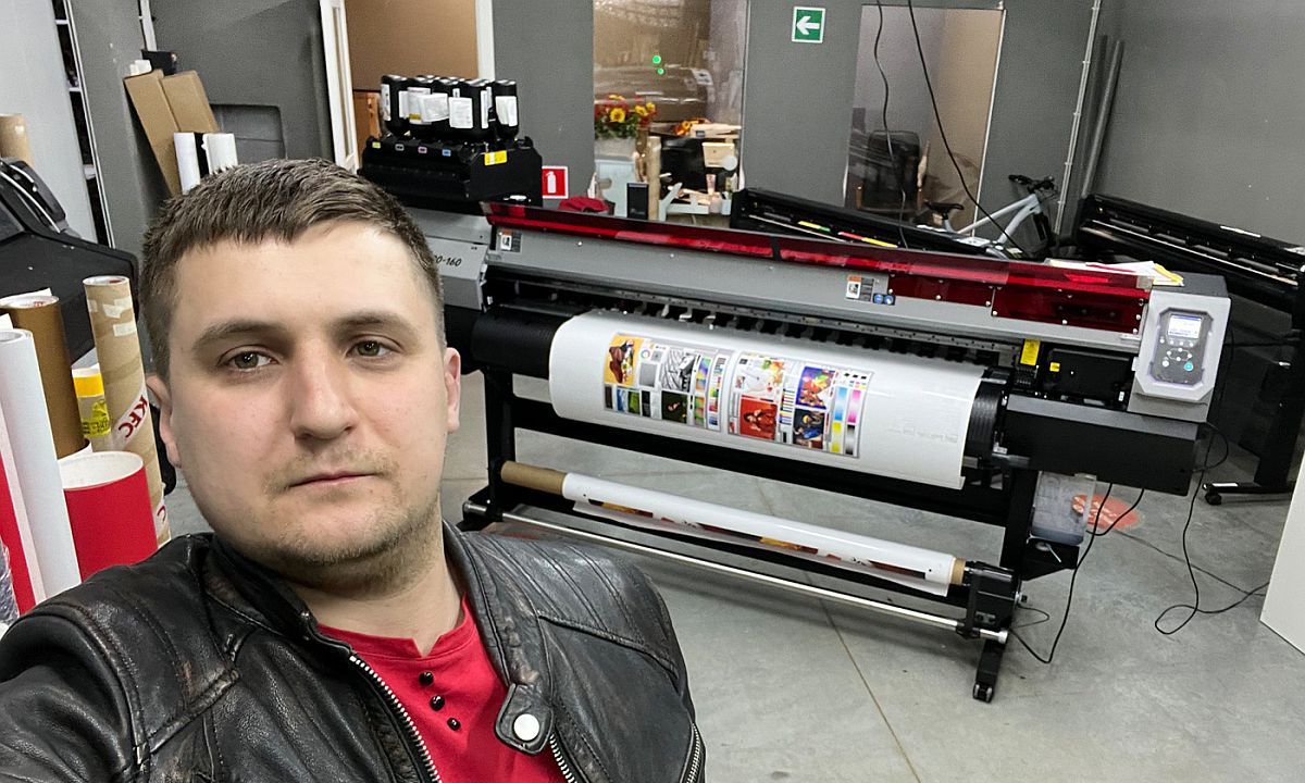 УФ-принтер Mimaki UJV100 на производственной площадке столичного предприятия Zeytz