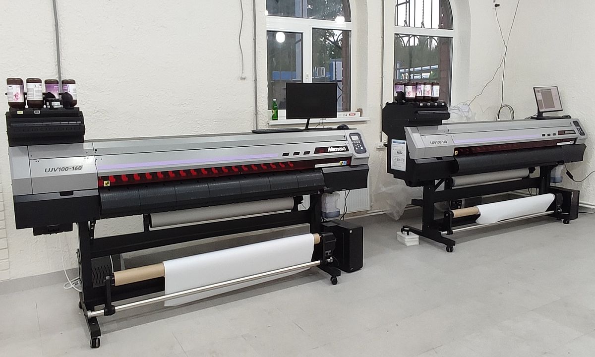 Mimaki UJV100-160 на производственной площадке фирмы Geekroom