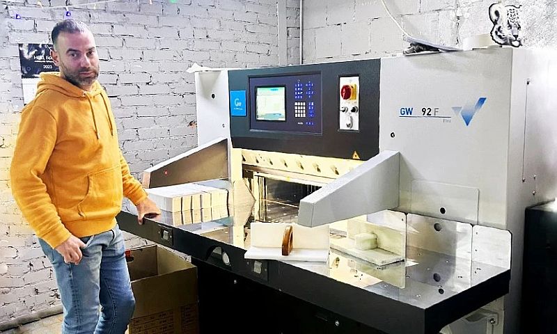 Бумагорезательная машина Guowang установлена в типографии «Прима»