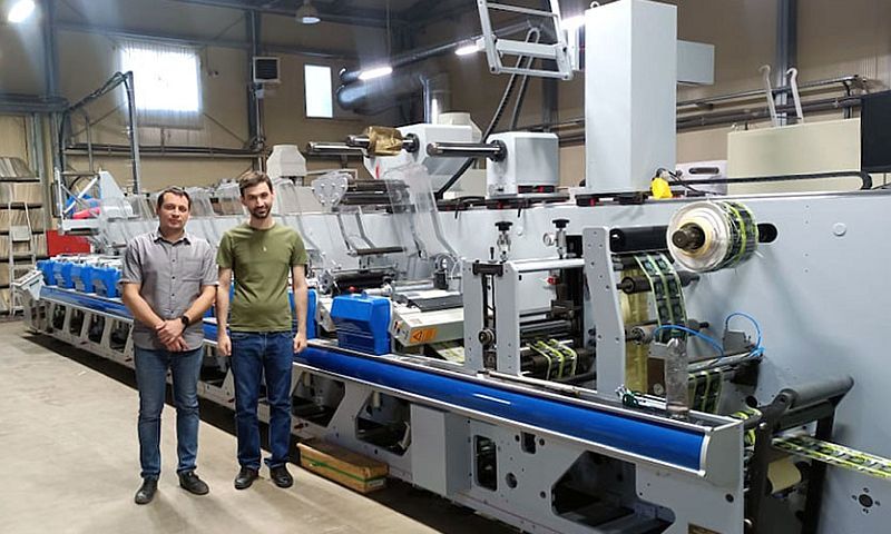Флексографская печатная машина Weigang ZJR-350 
в типографии «Полибит»